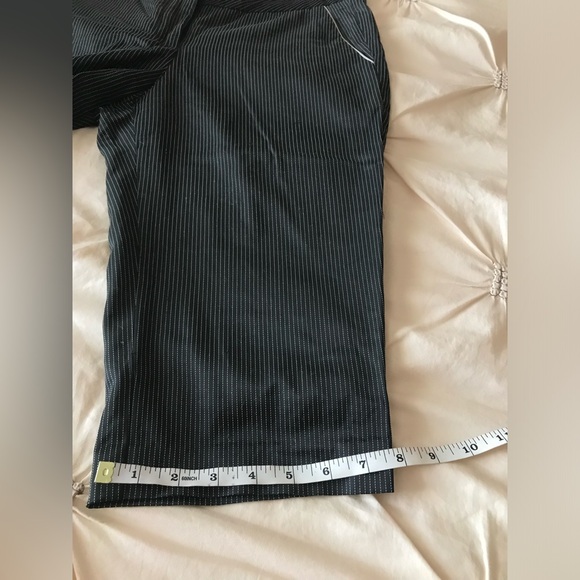 Bebe black & white pinstriped shorts in good condition. Sz 6. - Picture 11 of 14